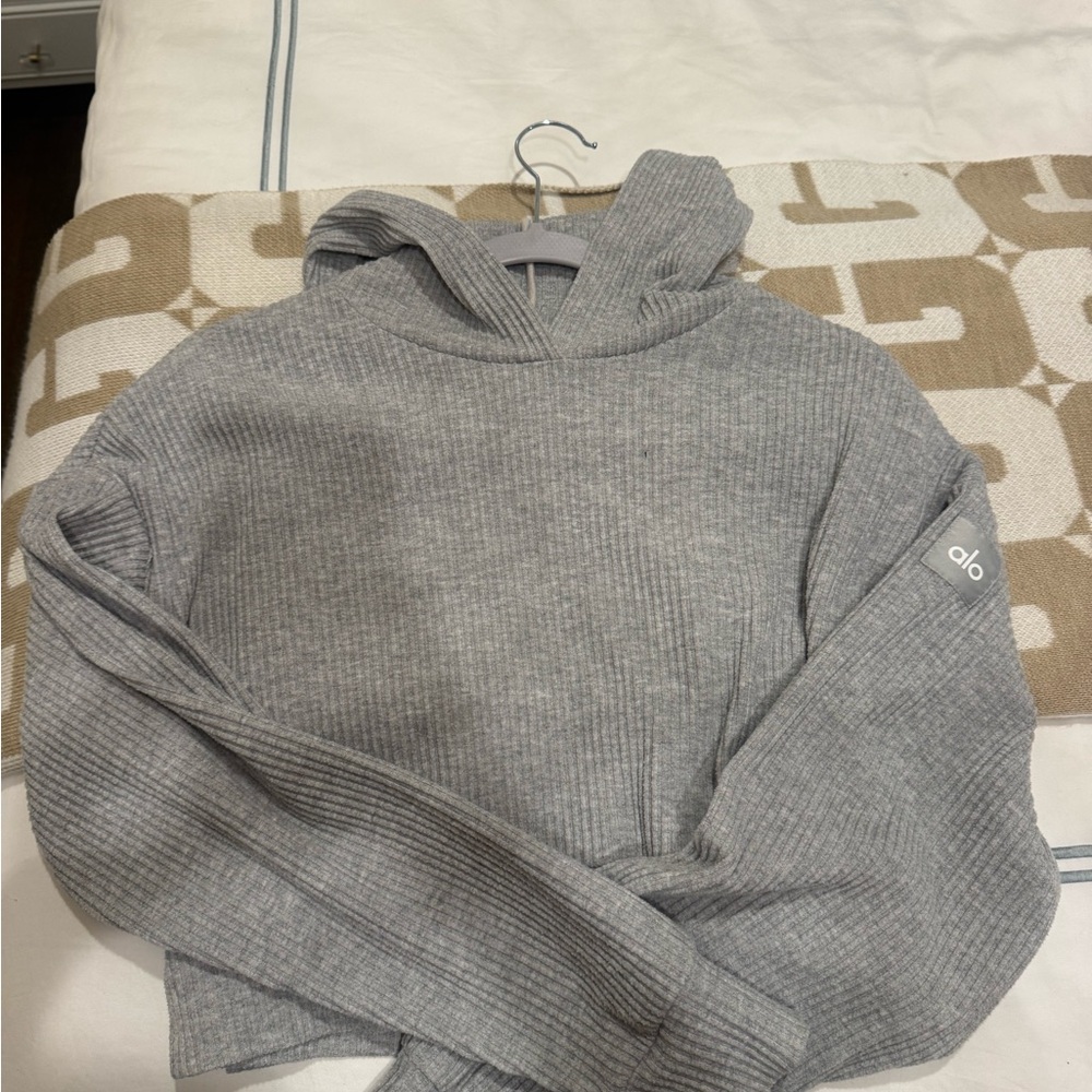 ALO Yoga Women's Heather Gray cropped  hoodie